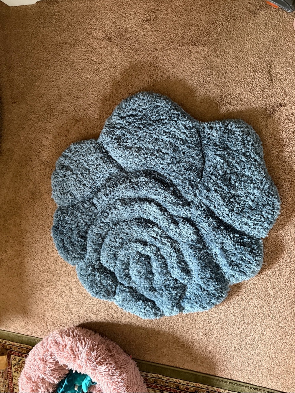 2 Like New Safavieh 3’ Round Flower Shape Accent Rugs
